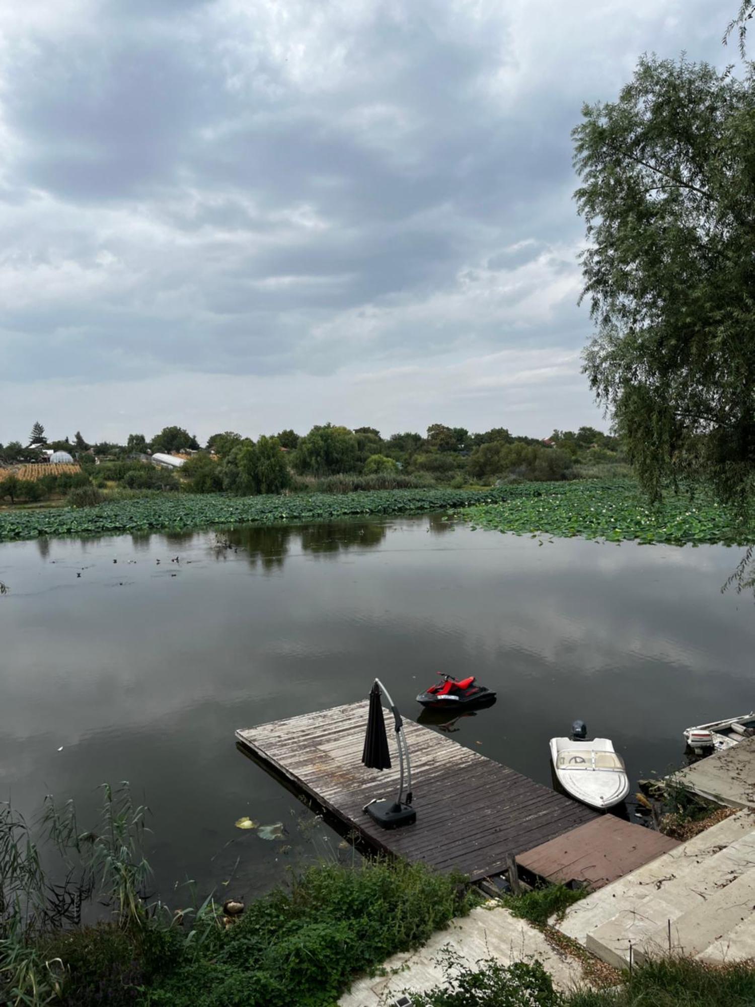 Готель La Nuferi Lac To Therme & Aeroport Otopeni Снаґов Екстер'єр фото